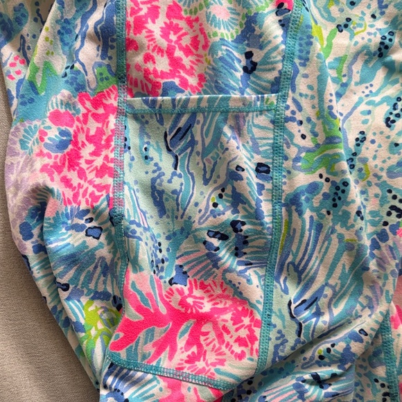 Lilly Pulitzer Luxletic 3/4 Leggings with side pocket size large - Picture 3 of 5
